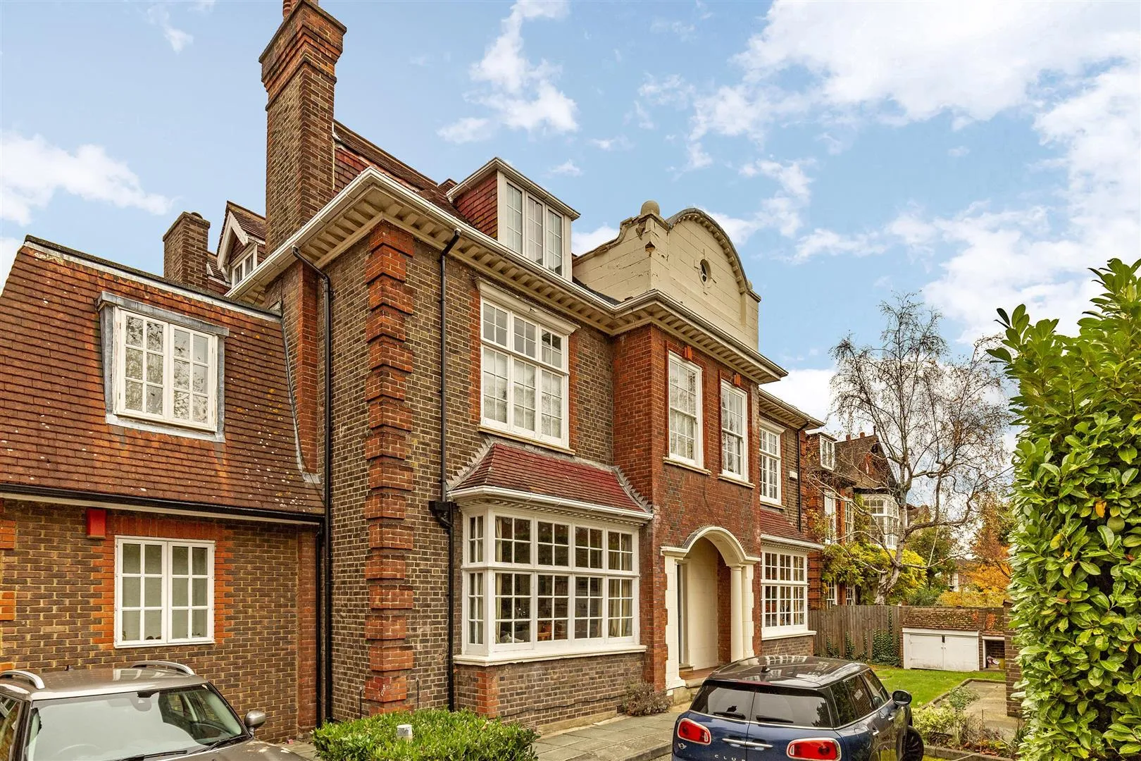 House Chartfield Avenue in Greater London