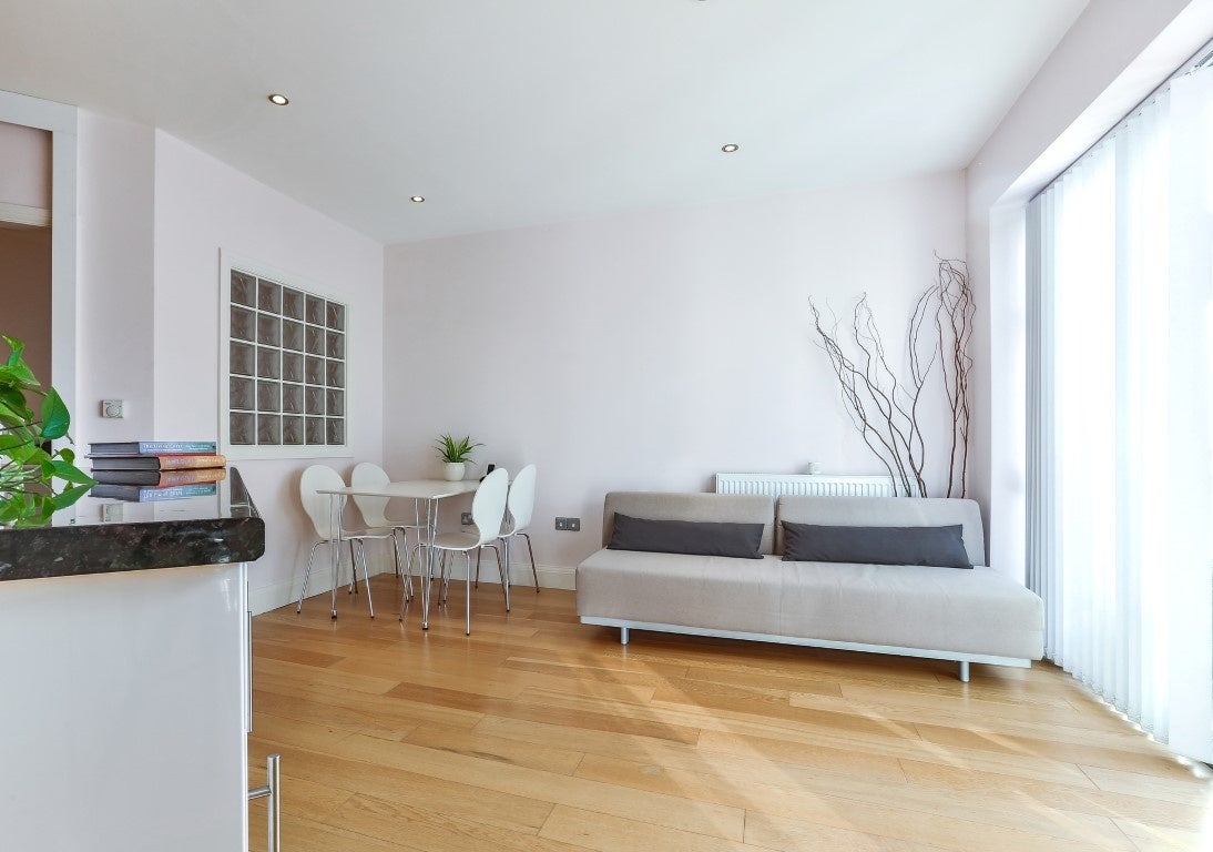 Flat Stockwell Mews in Greater London