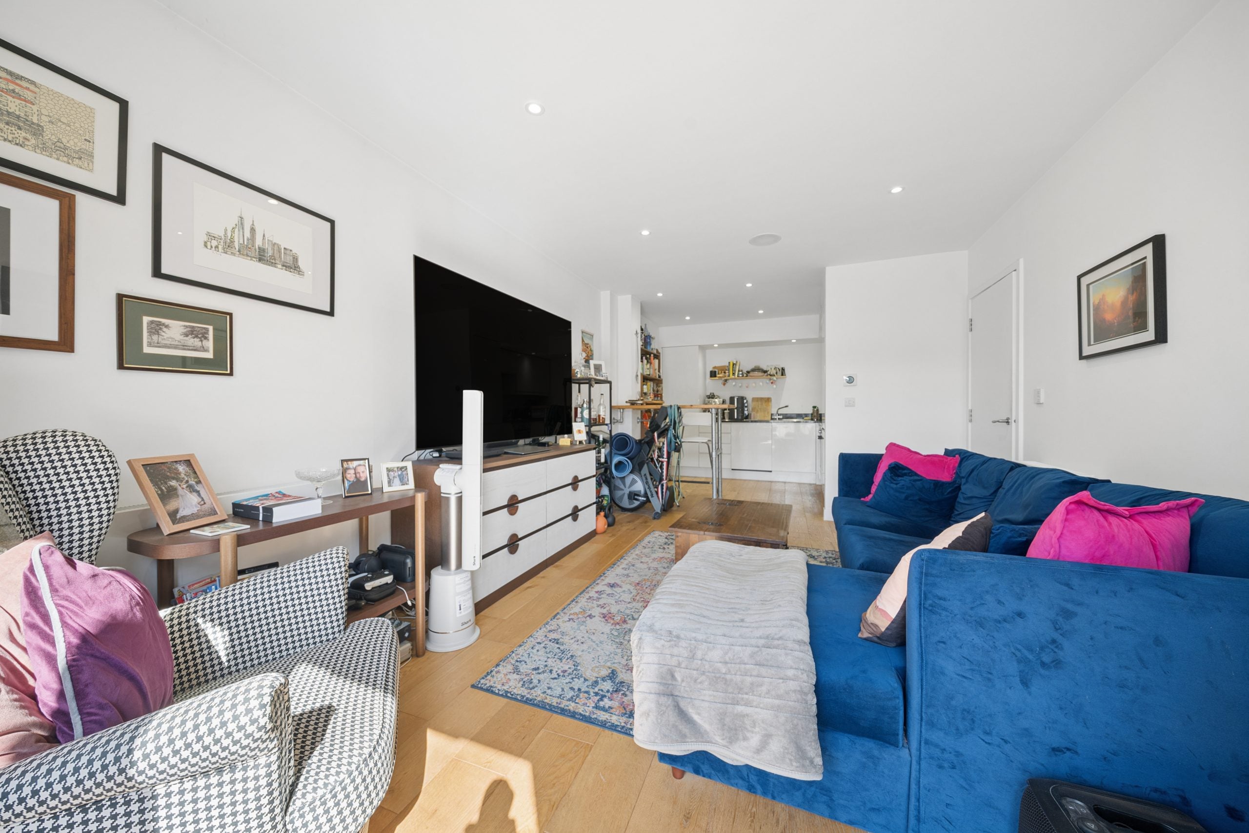 Flat Mare Street in Greater London