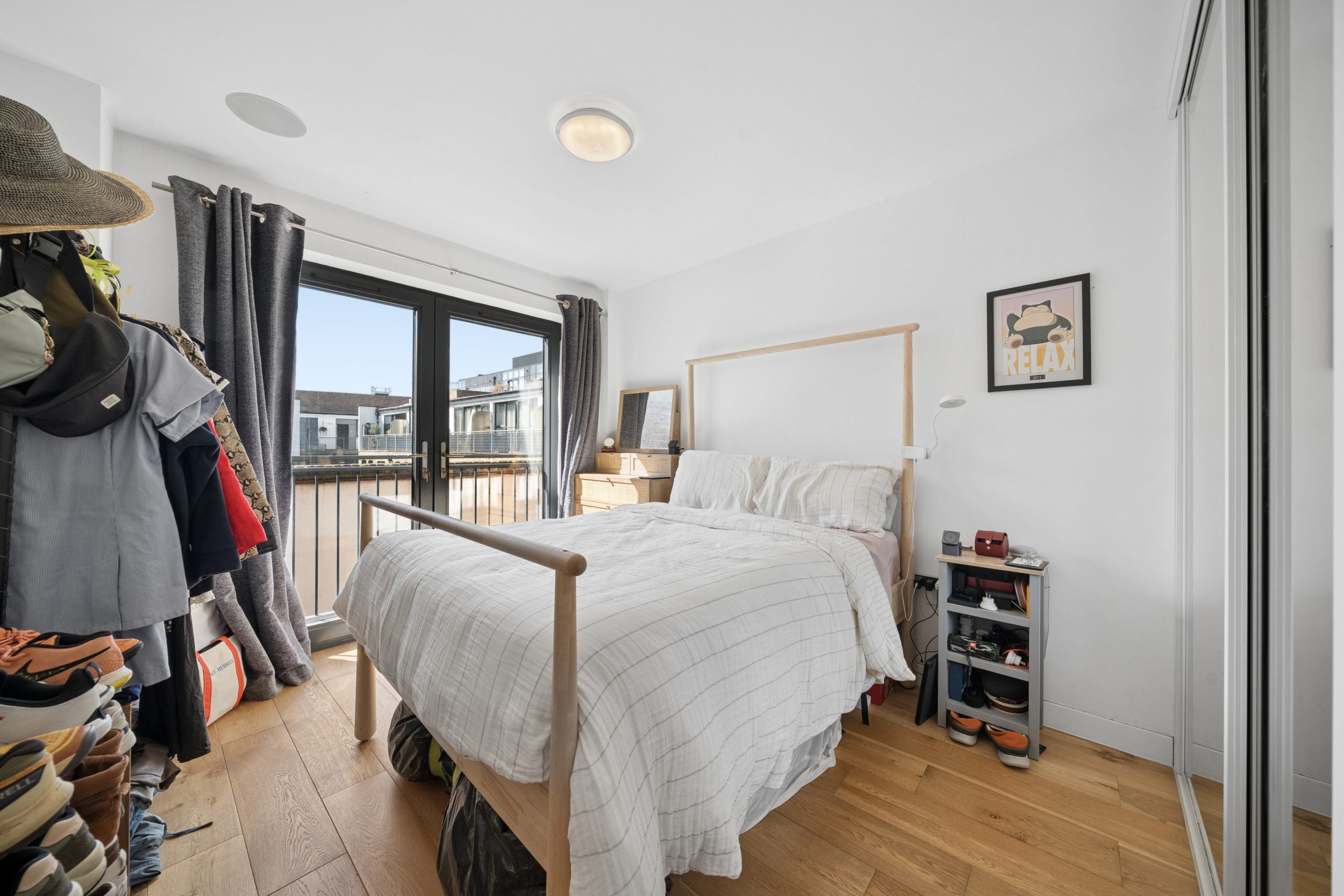 Flat Mare Street in Greater London