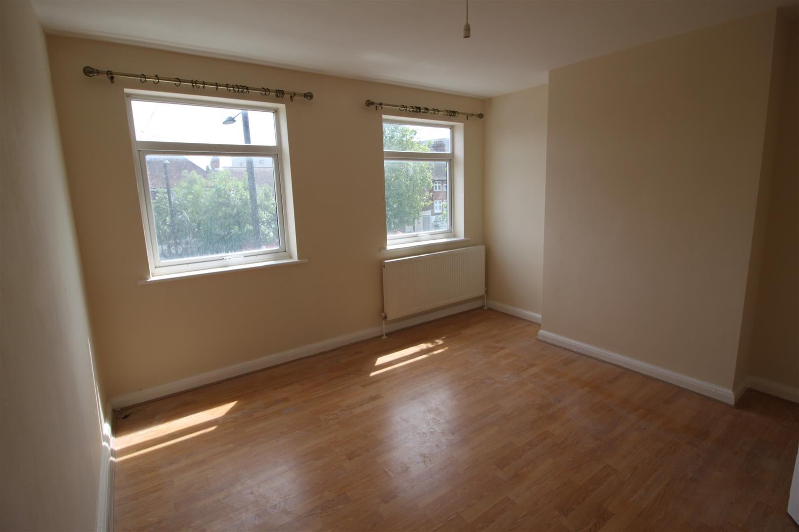 Flat Greenford Road in Greater London