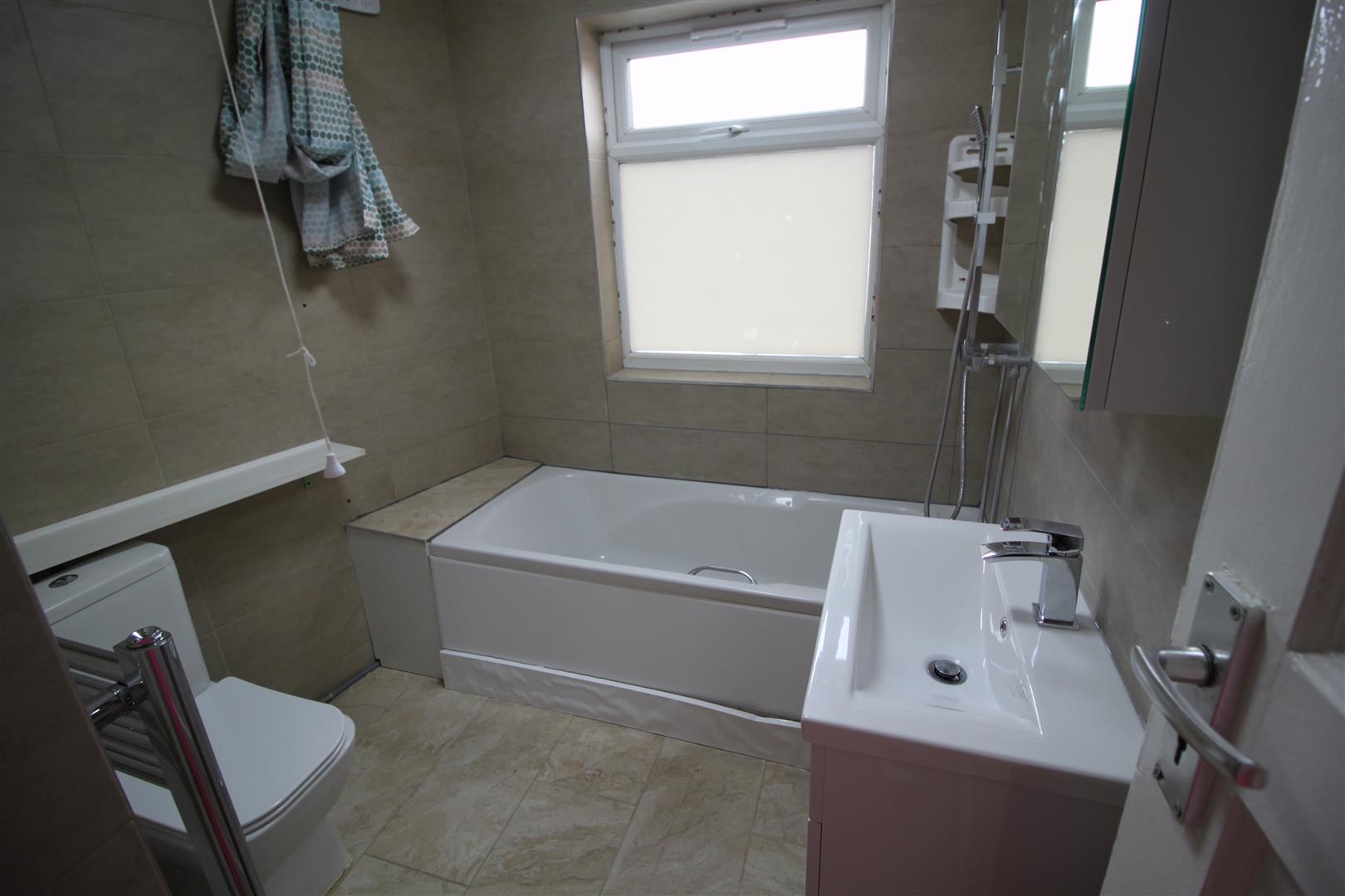 Flat Greenford Road in Greater London