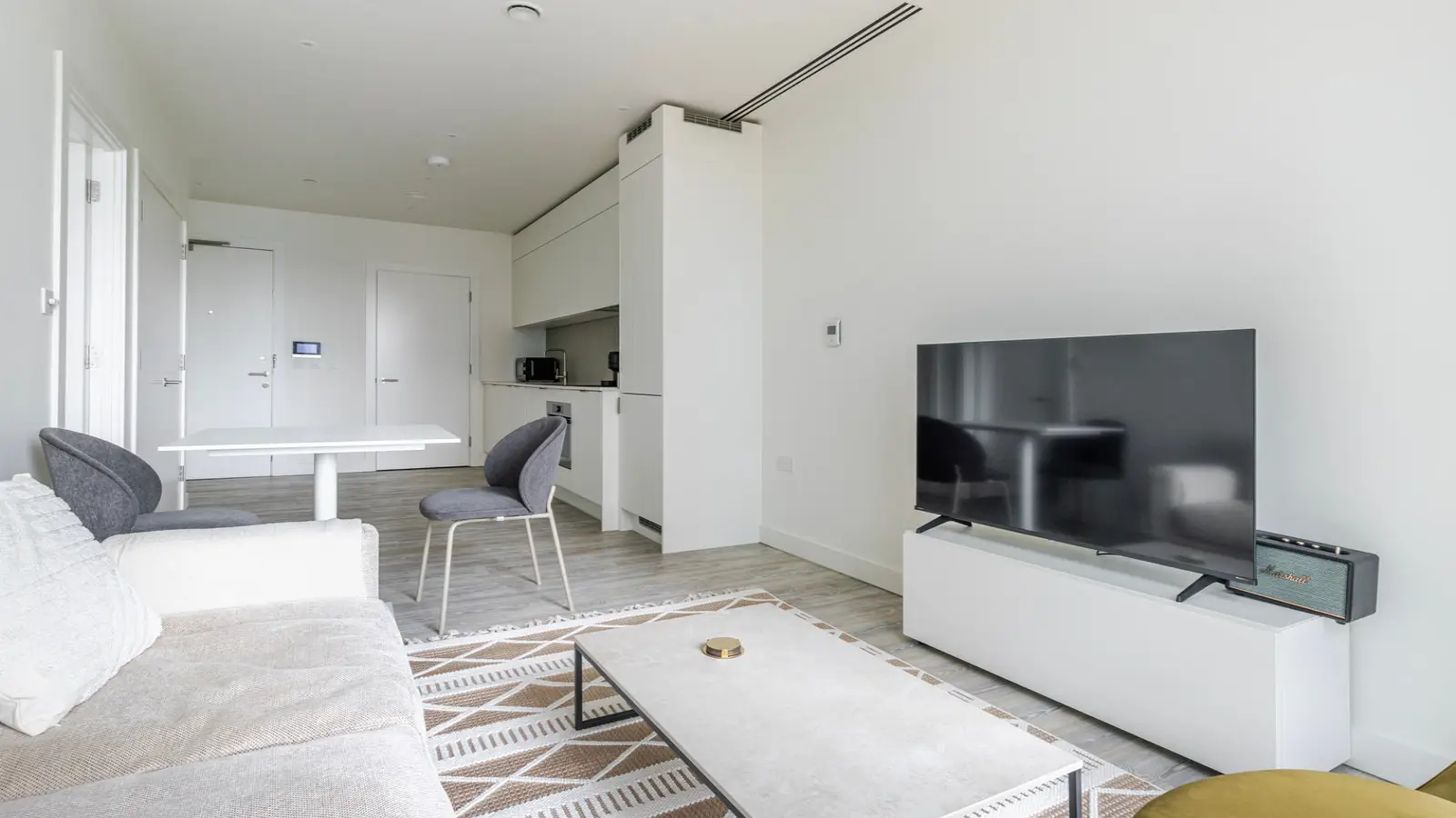 Flat Layard Street in Greater London