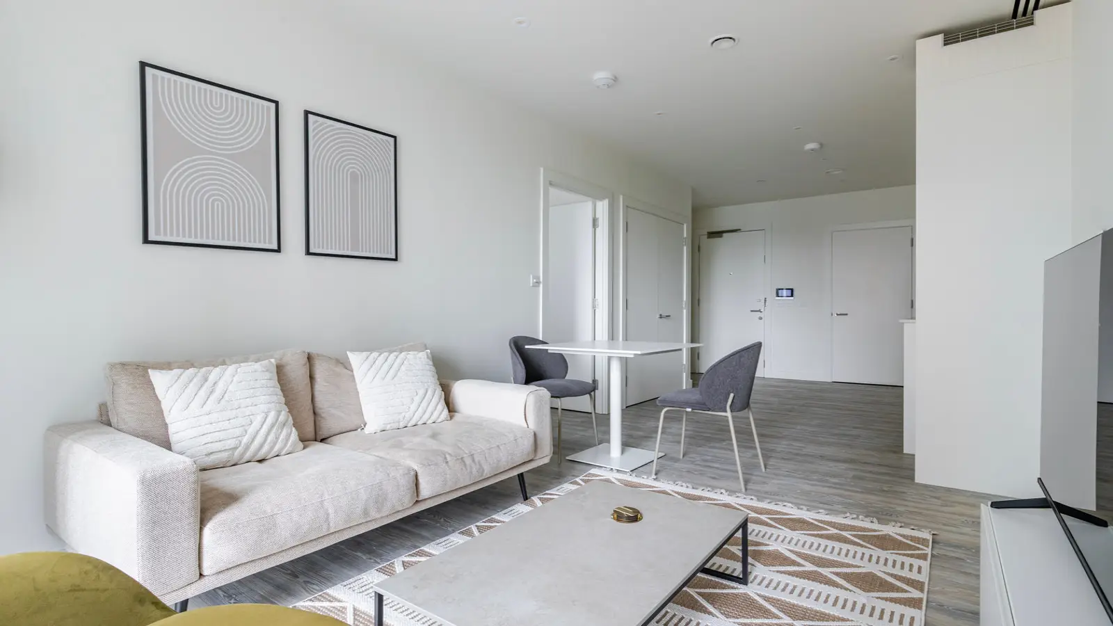Flat Layard Street in Greater London