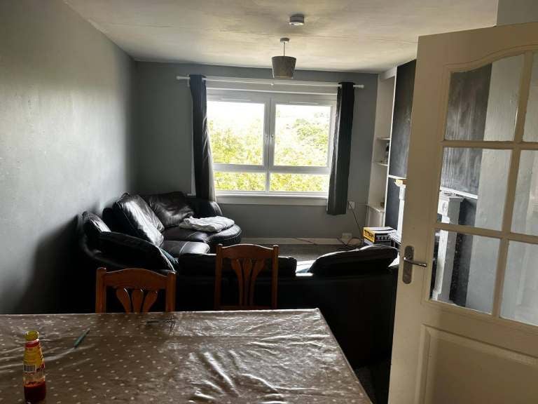 Flat Pentland Crescent in Dundee