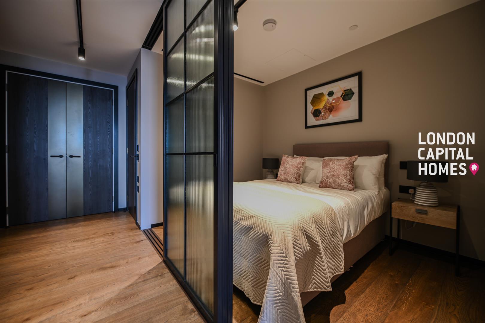 Flat Hewett Street in Greater London