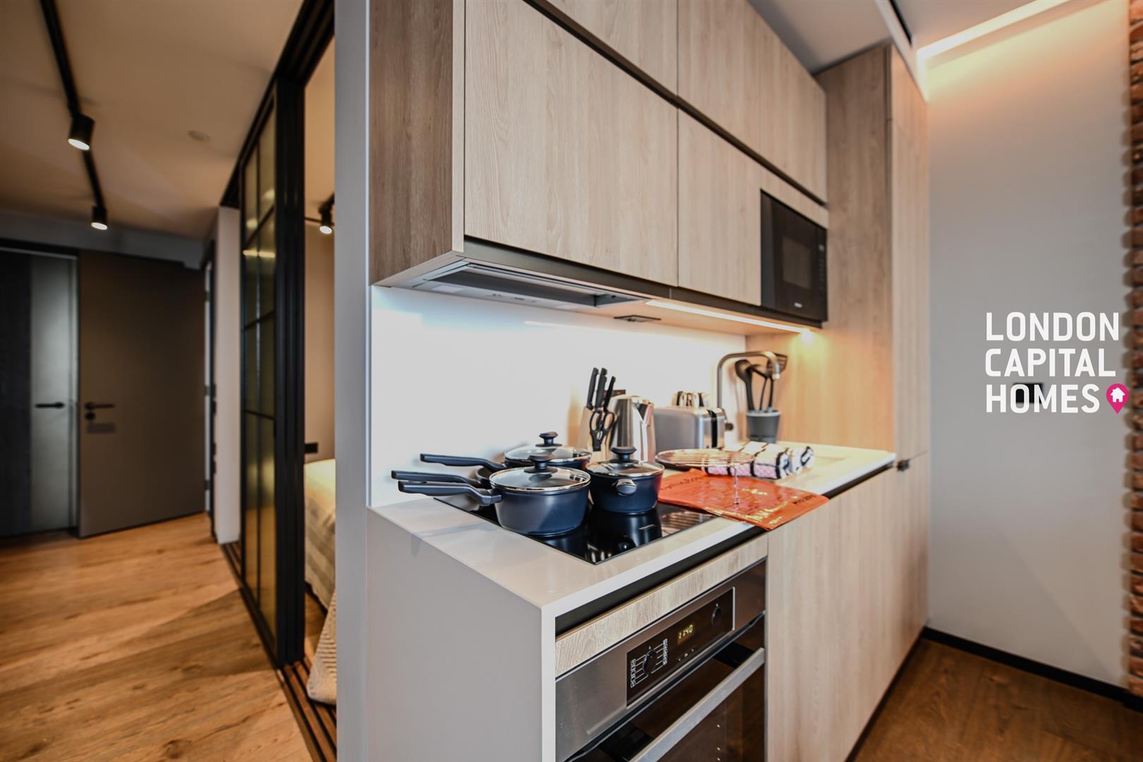 Flat Hewett Street in Greater London
