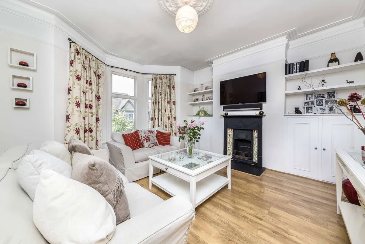 Flat Radbourne Road in Greater London