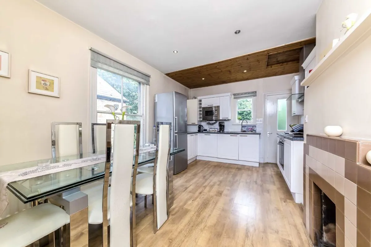 Flat Radbourne Road in Greater London