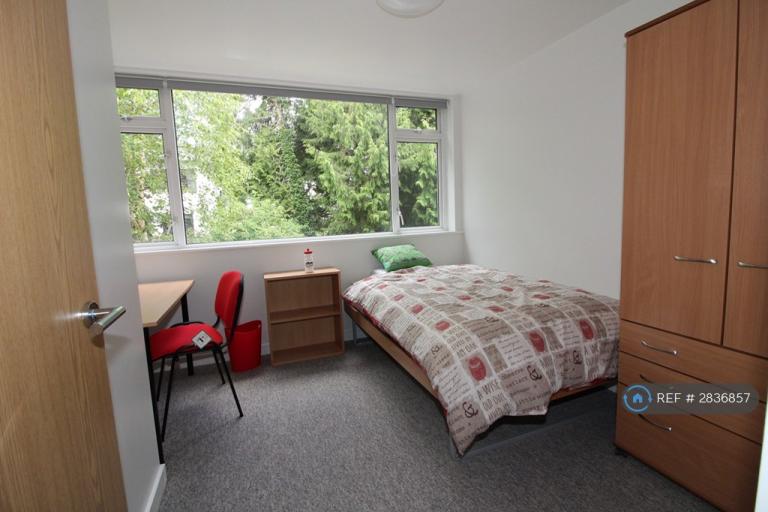 Flat Sparkford Close in Winchester