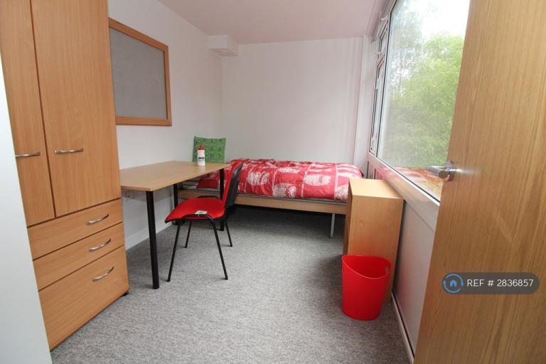 Flat Sparkford Close in Winchester