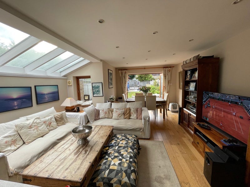 Room Lysia Street in Greater London