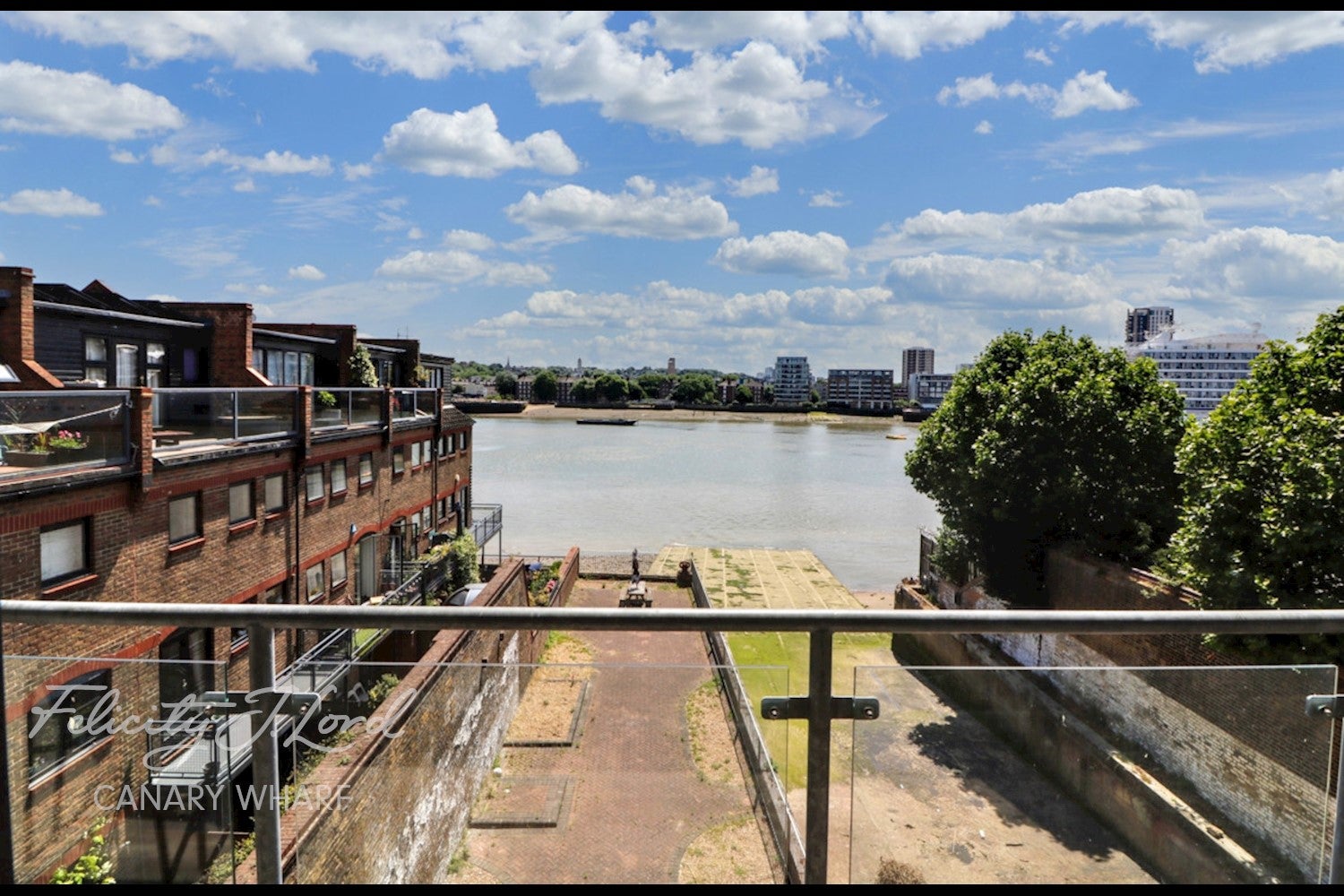 Flat Ferry Street in Greater London