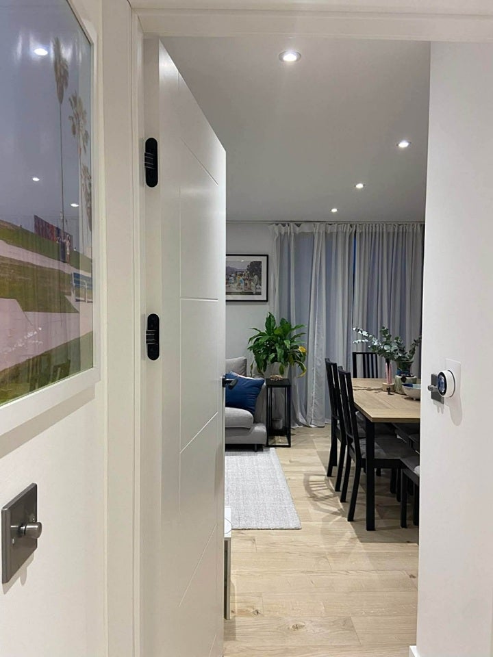 Room High Road in Greater London