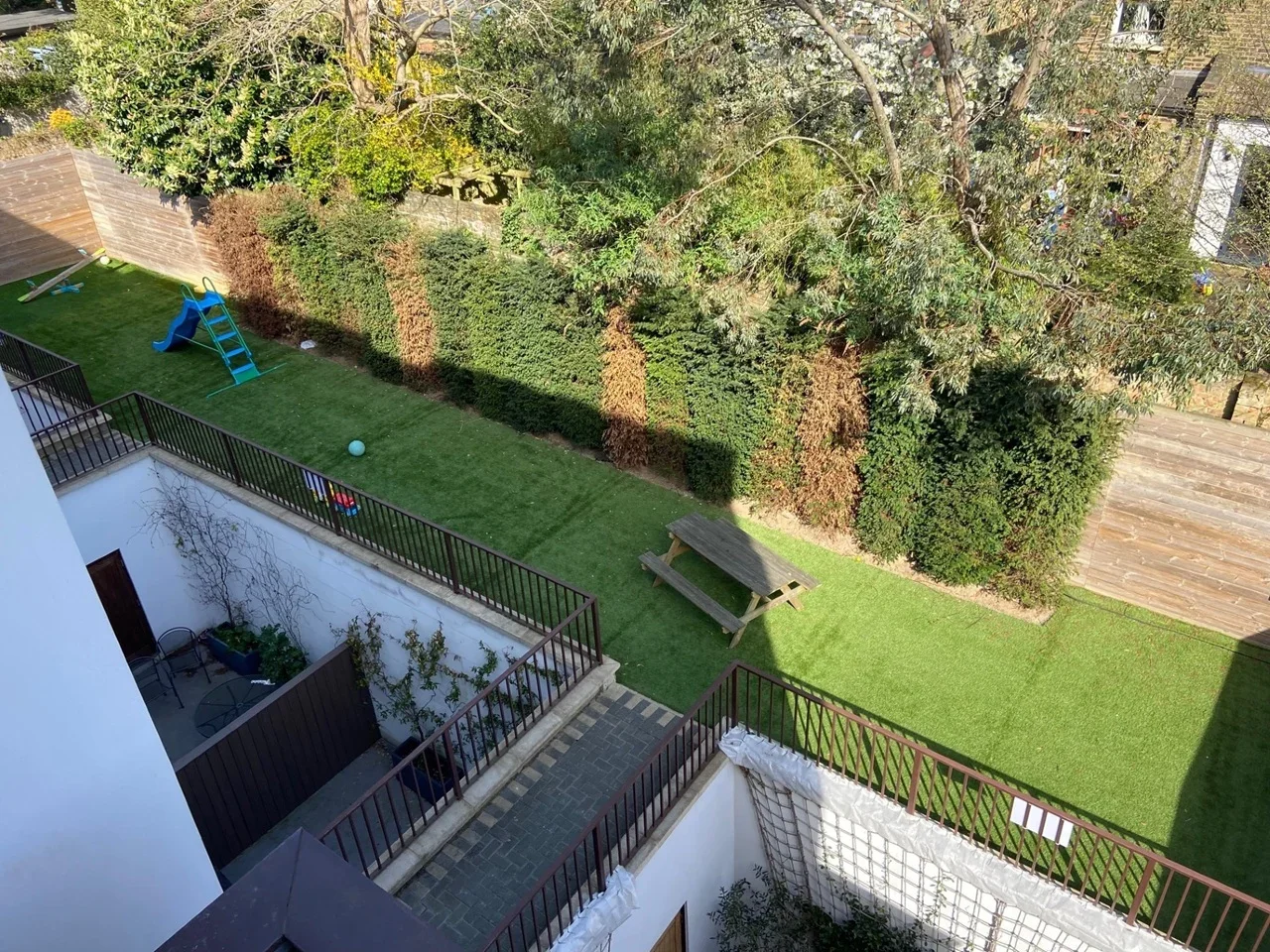 Room High Road in Greater London