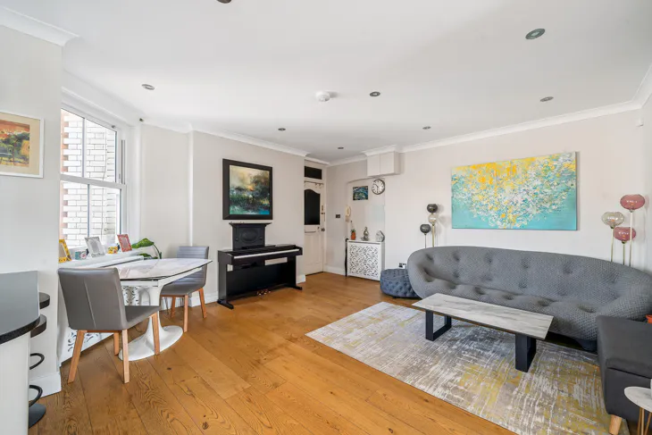 Flat Pulton Place in Greater London