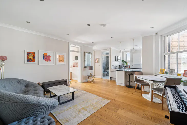 Flat Pulton Place in Greater London