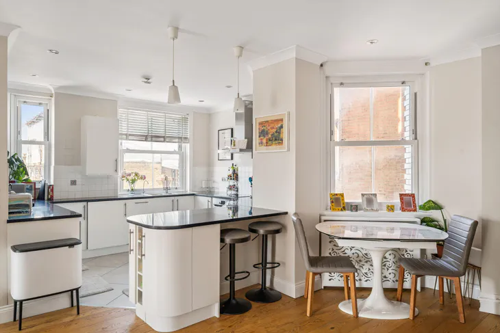 Flat Pulton Place in Greater London