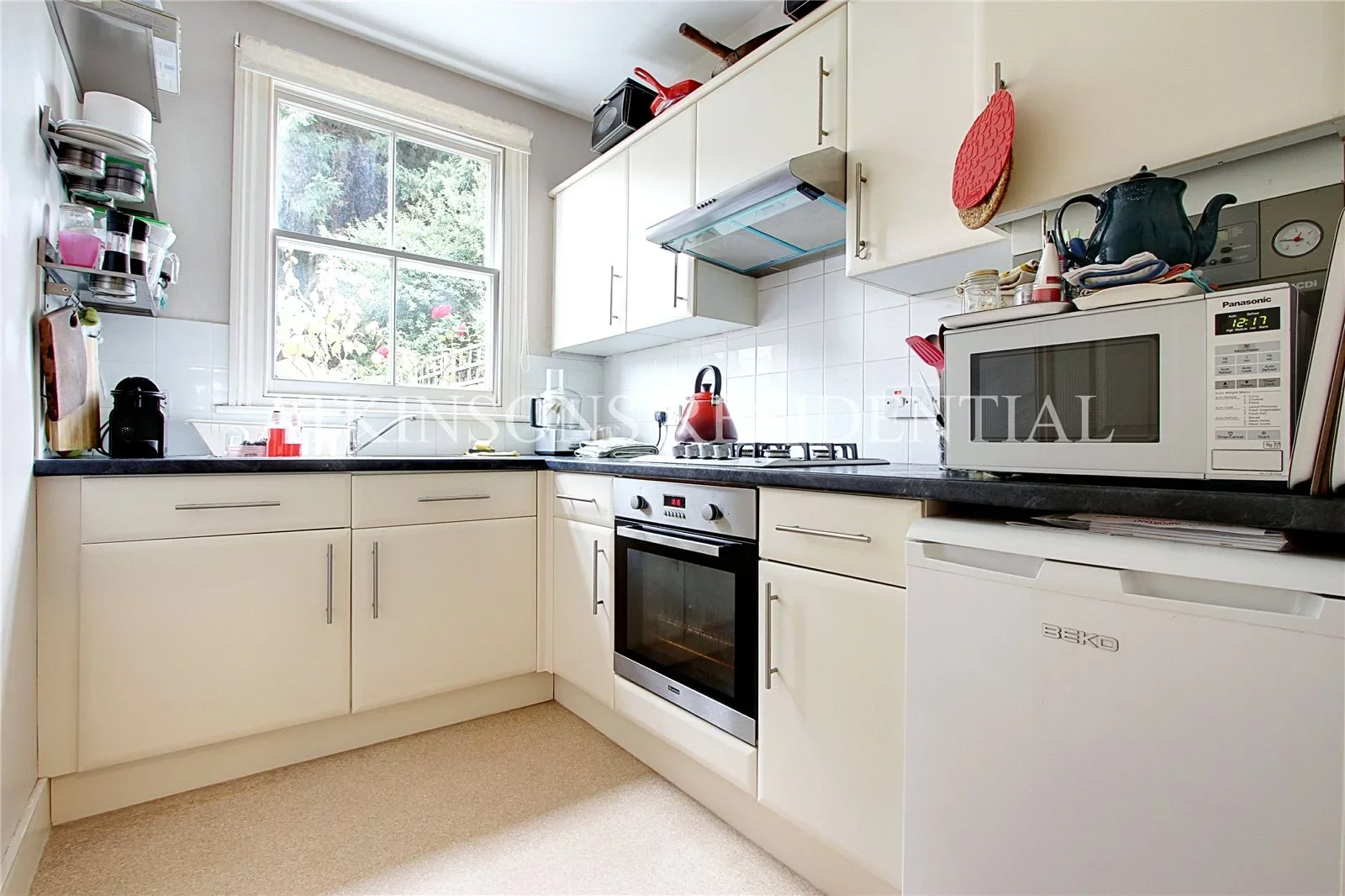 Flat Glenville Avenue in Greater London