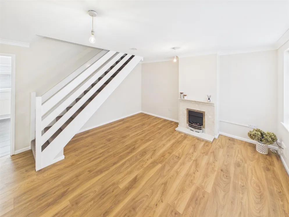 Flat Amis Close in Charnwood