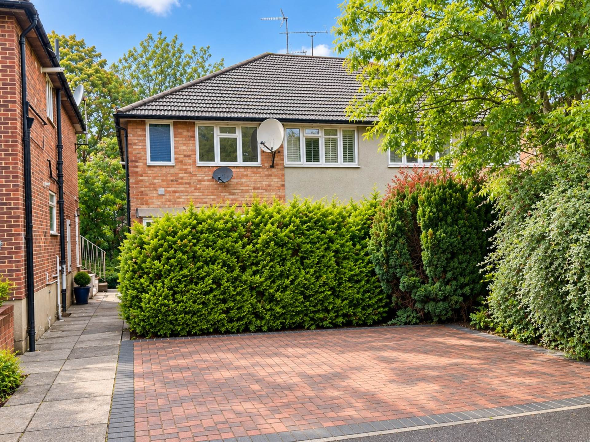 Flat Hammonds Lane in Brentwood