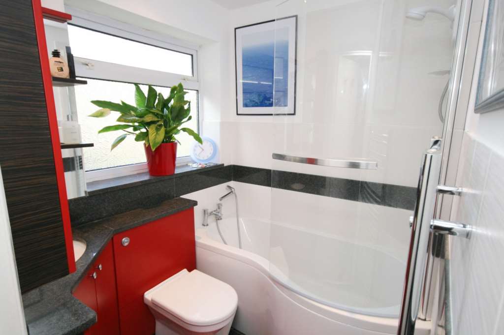 Flat Hammonds Lane in Brentwood