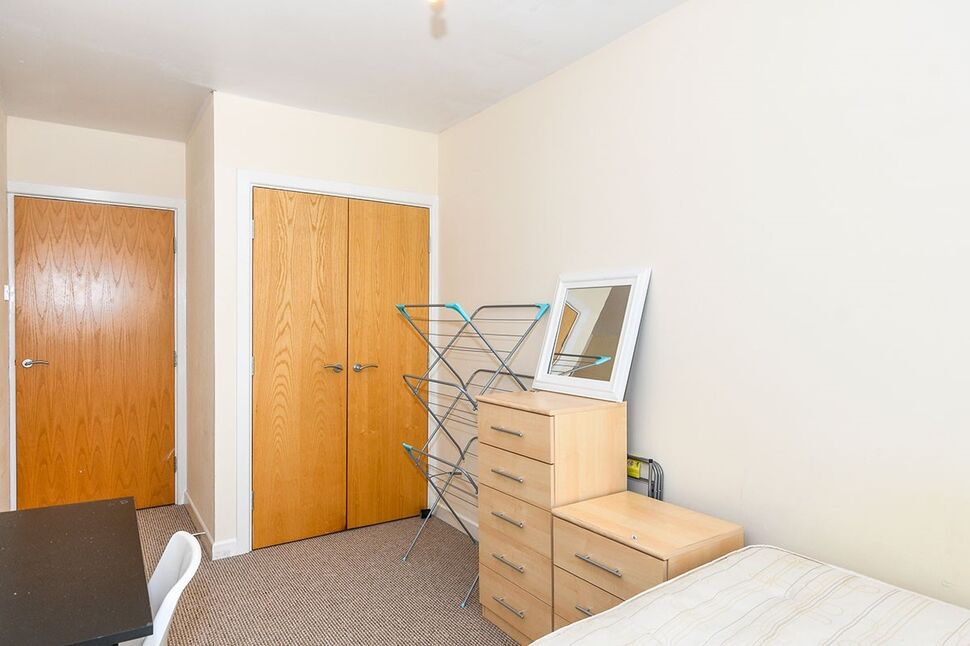 Flat Gilmartin Grove in Liverpool