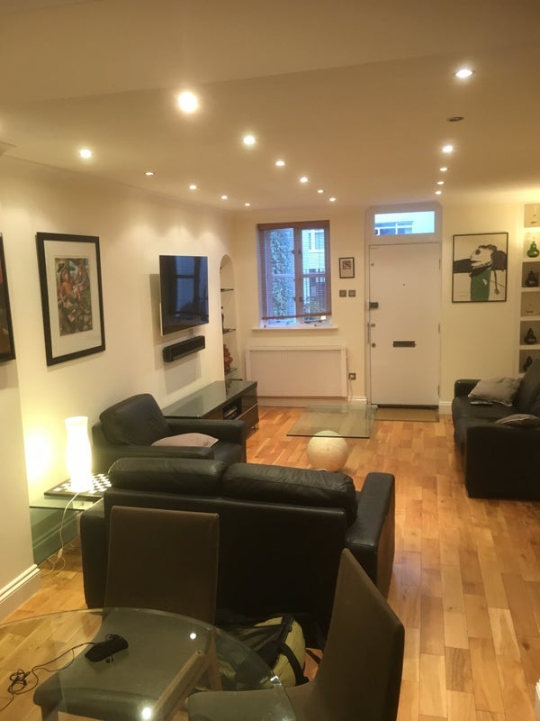 Room Radnor Mews in City of Westminster