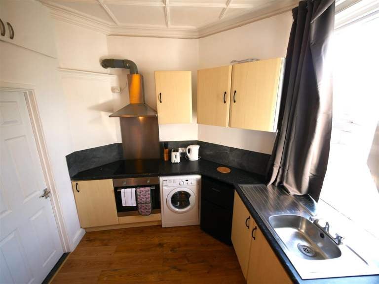 Flat Cumnor Road in Bournemouth