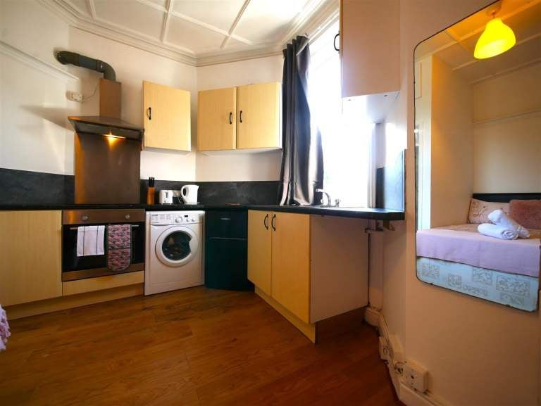Flat Cumnor Road in Bournemouth