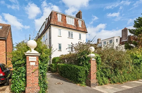 Flat Durham Road in Greater London