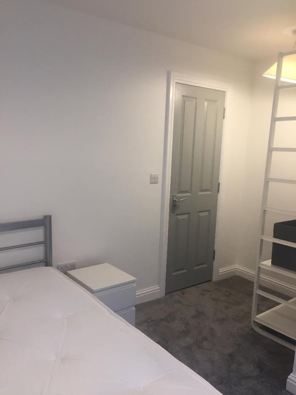 Room Oakland Road in Sheffield