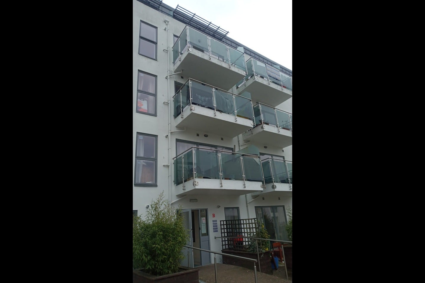 Flat Windsor Close in Greater London