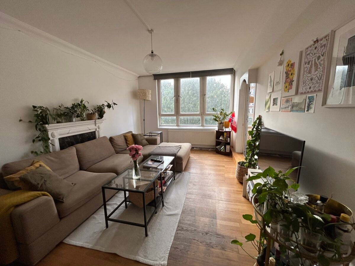 Flat Bath Street in Greater London