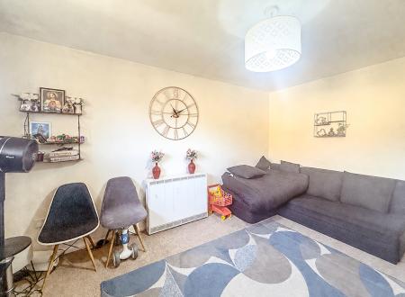 Flat Explorer Drive in Watford