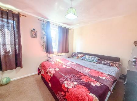 Flat Explorer Drive in Watford