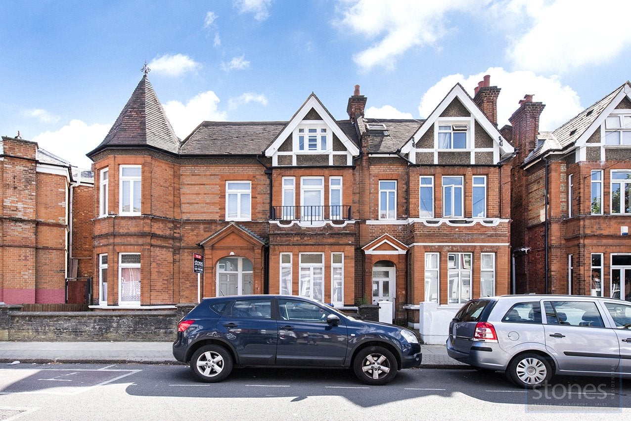 Flat Chapter Road in Greater London