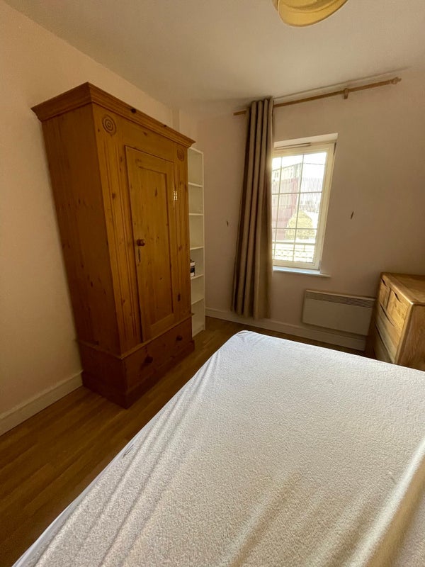 Room Bermondsey Street in Greater London