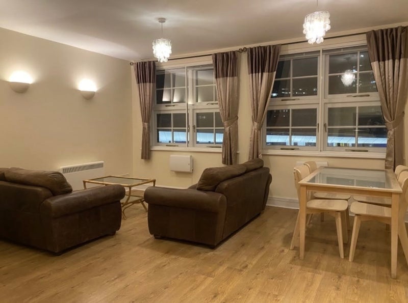 Room Bermondsey Street in Greater London