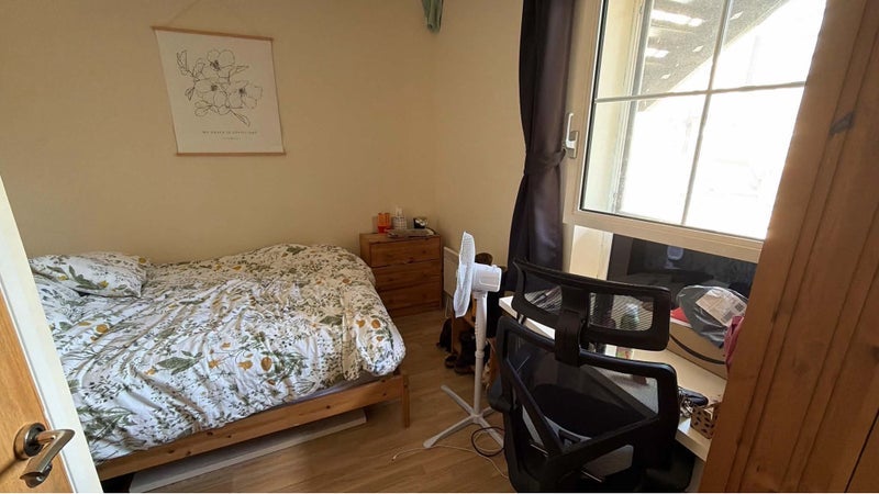 Room Bermondsey Street in Greater London