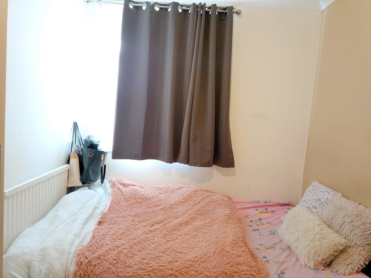 Room Minnow Walk in Greater London