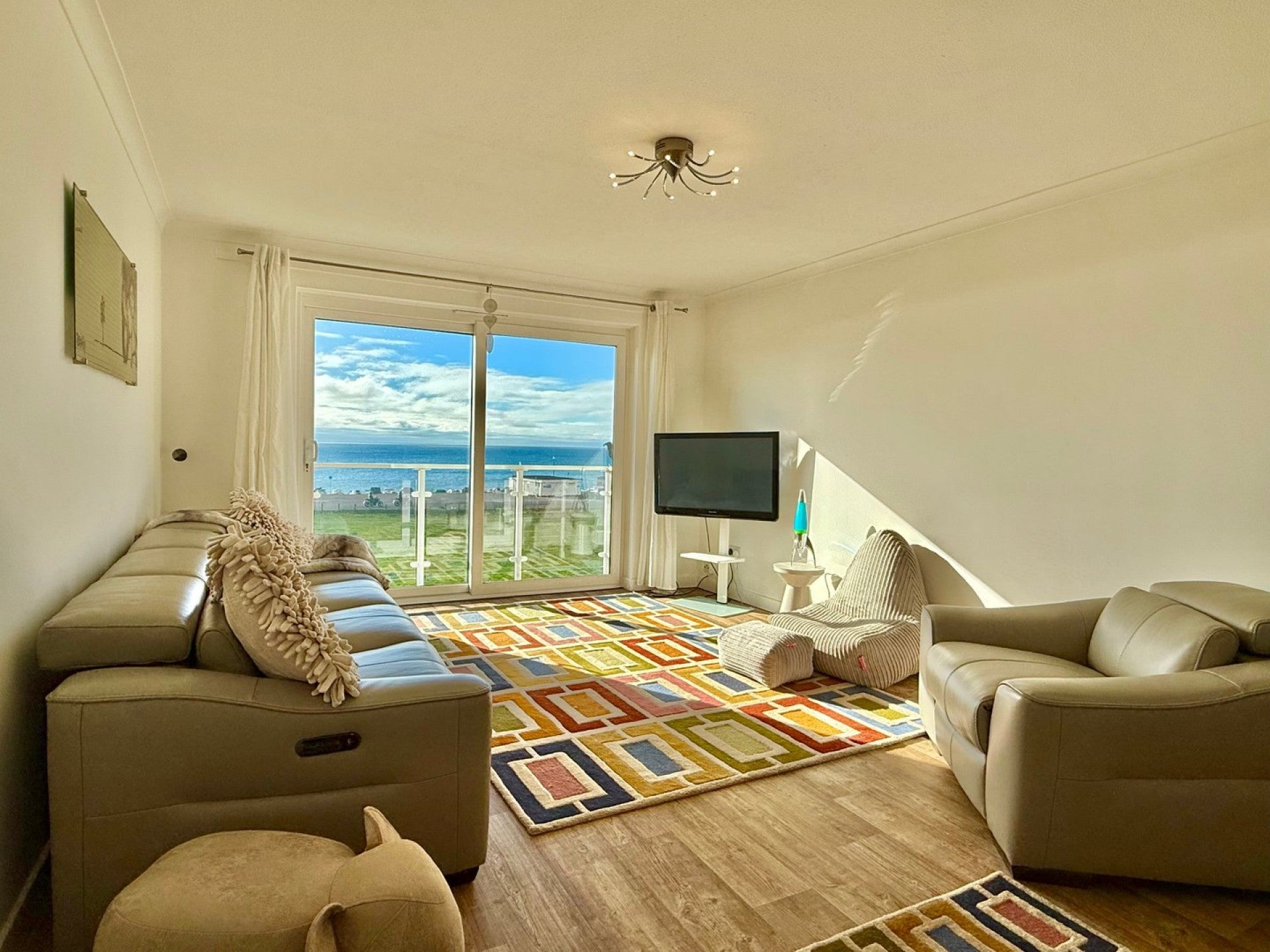 Flat Sutton Place in Rother