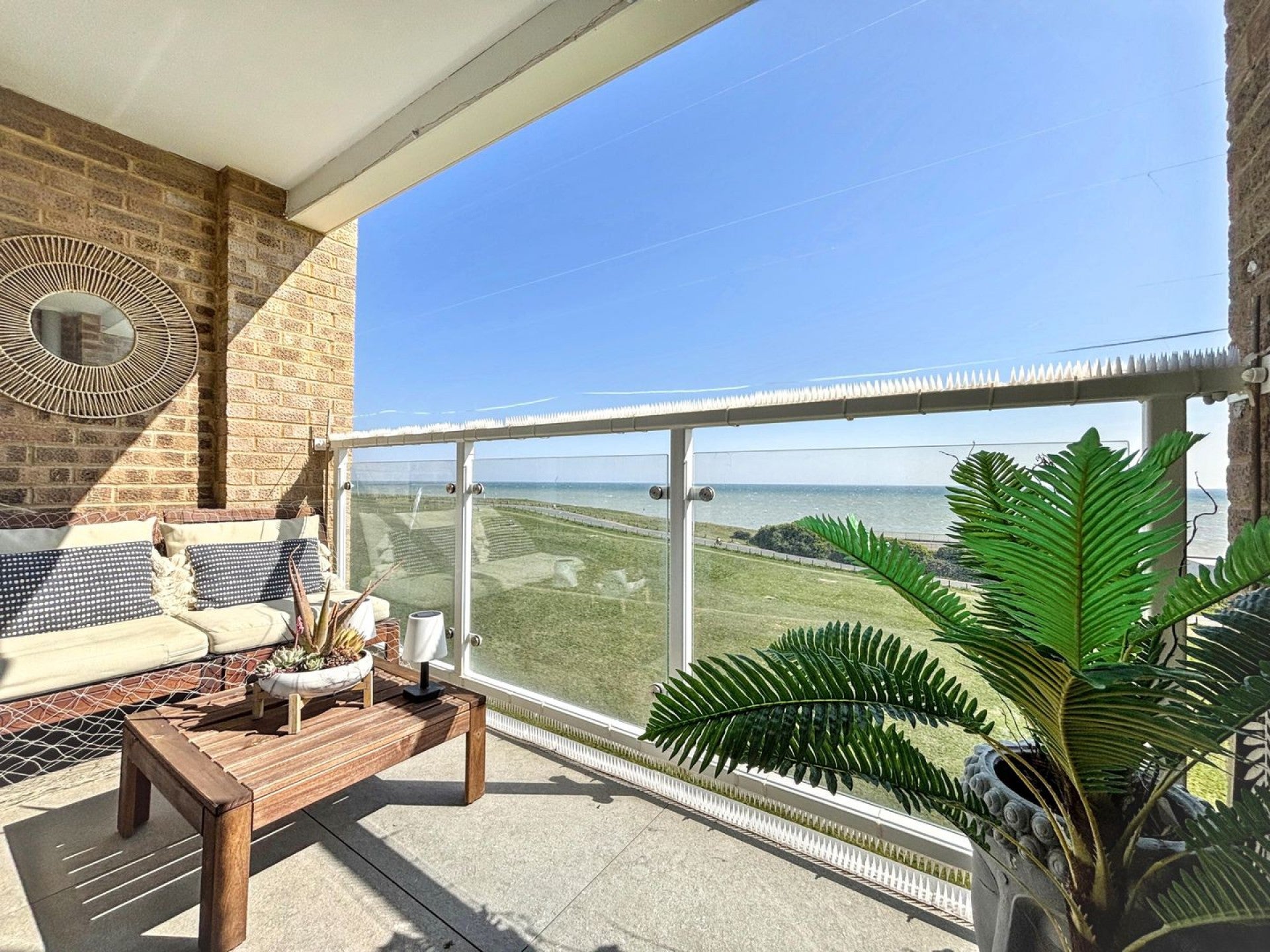 Flat Sutton Place in Rother