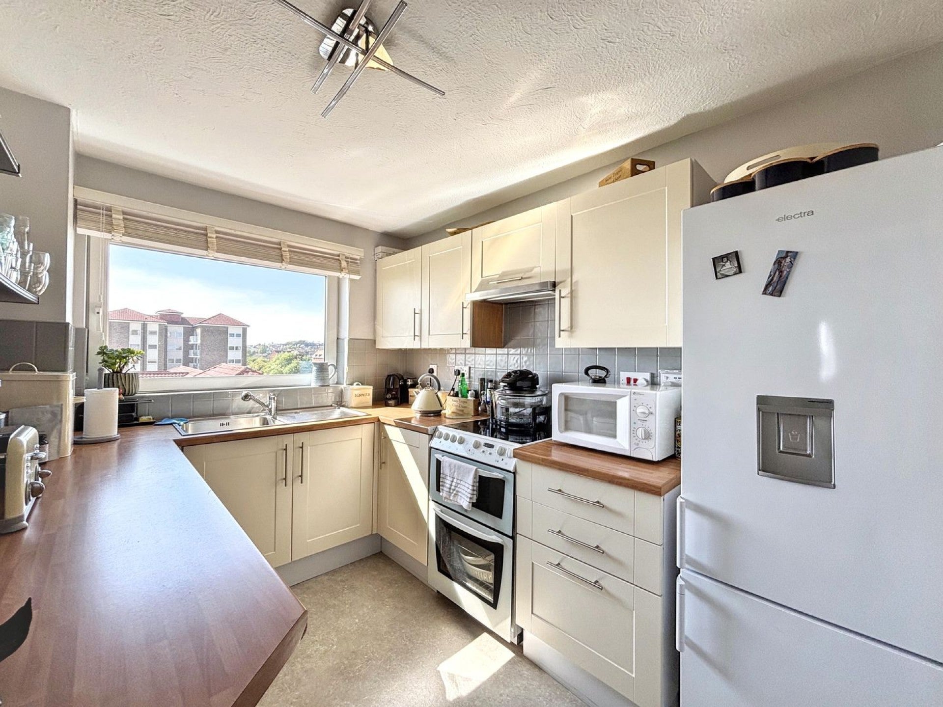 Flat Sutton Place in Rother
