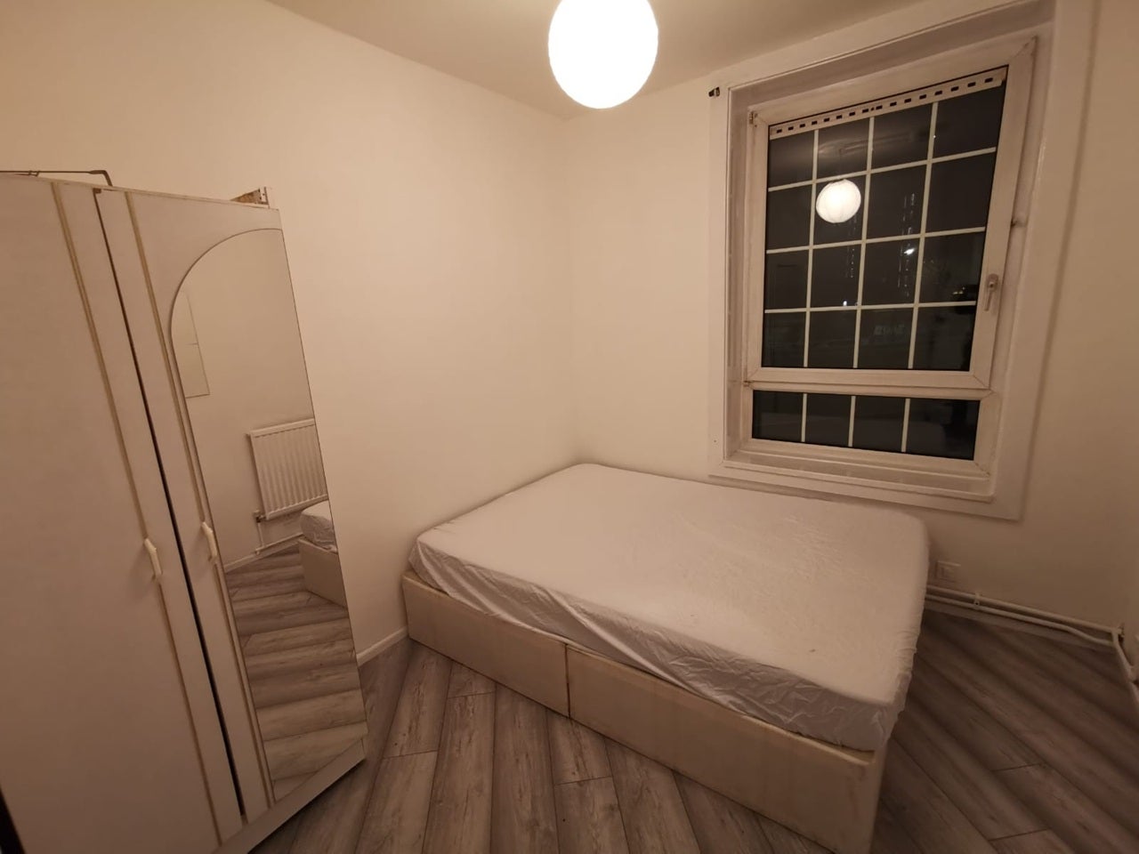 Room High Street in Greater London