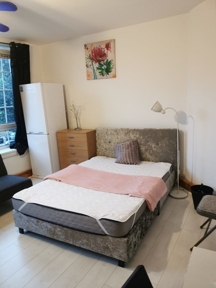 Room High Street in Greater London