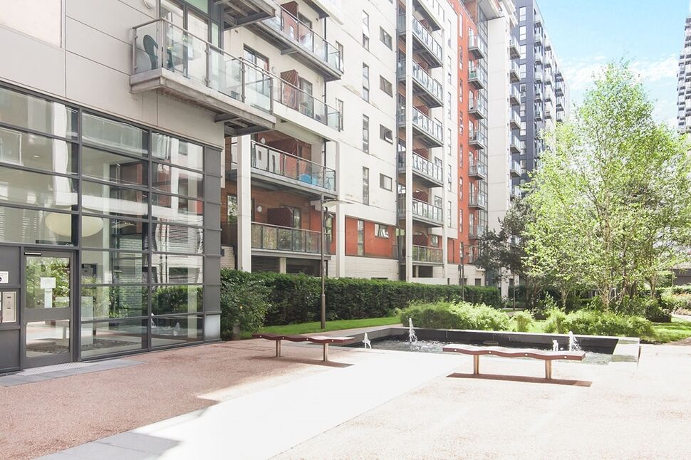 Flat Hornbeam Way in Manchester