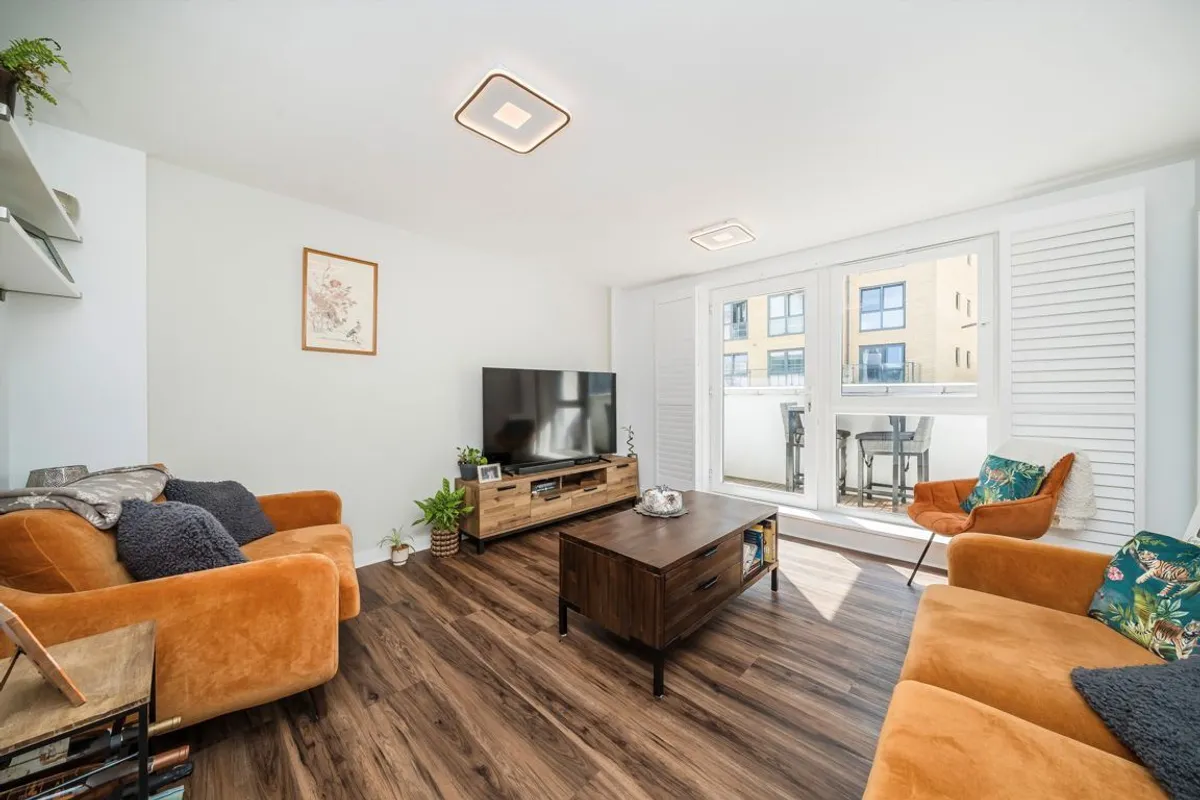 Flat Osiers Road in Greater London