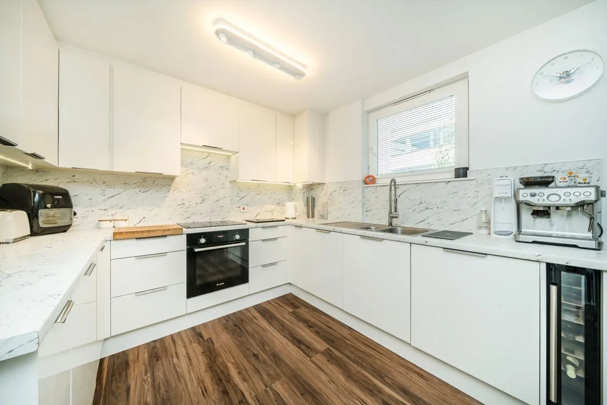 Flat Osiers Road in Greater London