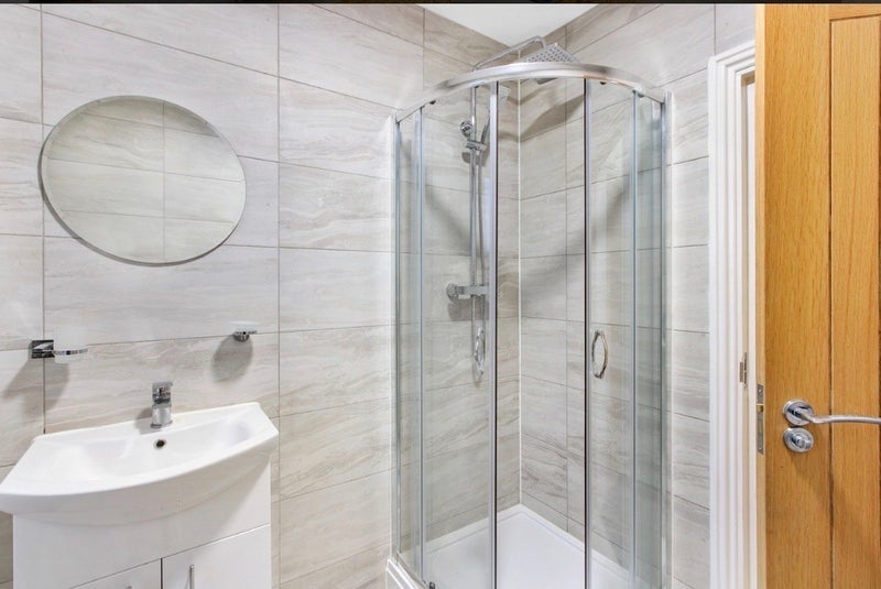 Room Plashet Grove in Greater London